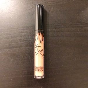 Kylie Cosmetic velvet liquid lipstick in Basic